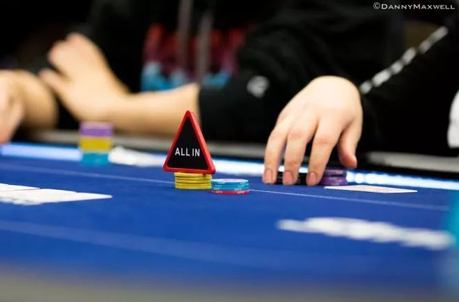 hhpoker俱乐部牌局分析：德扑职业选手教学 如何用差牌拿下大底池